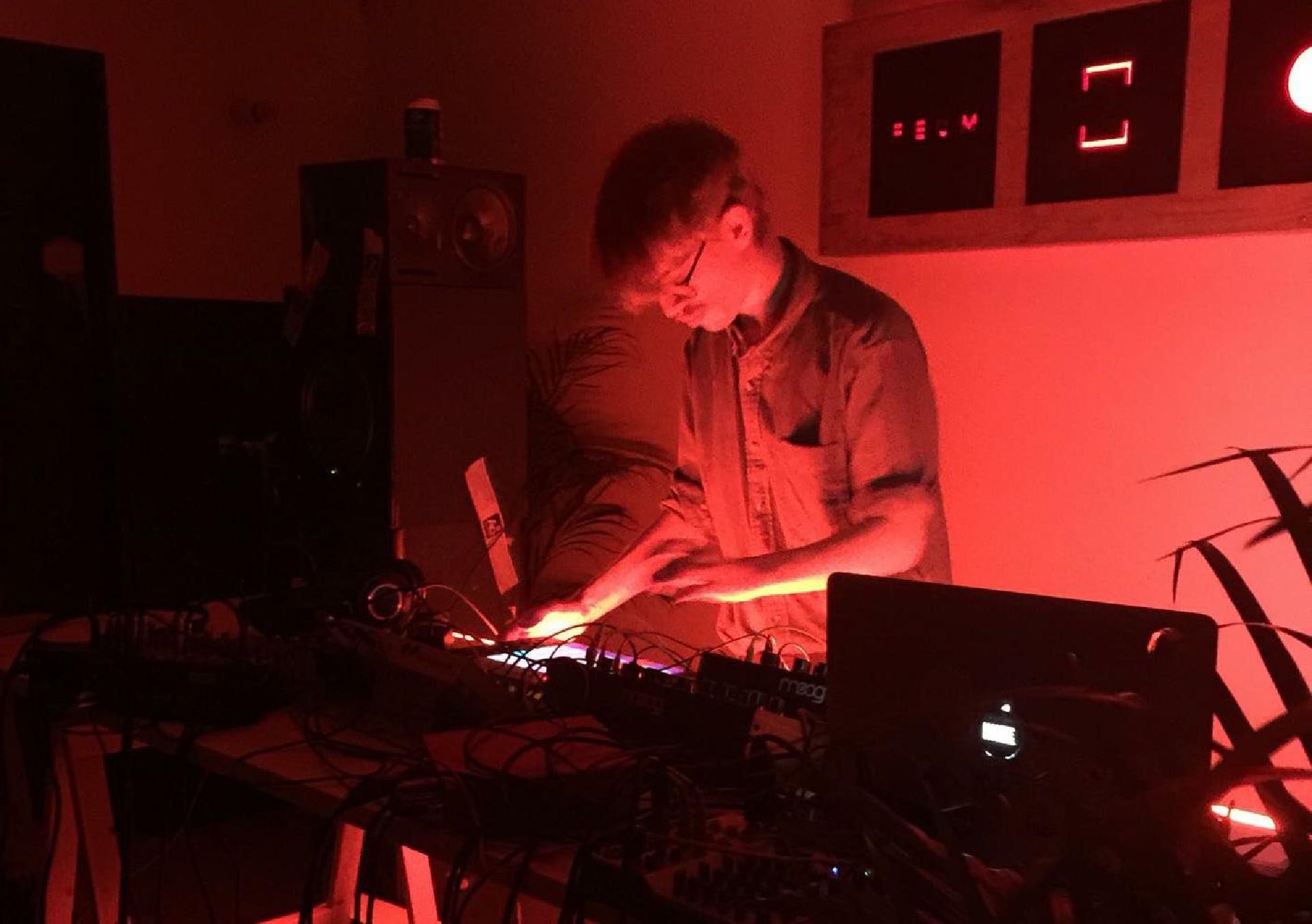 feum-liveperformance-cropped.jpg